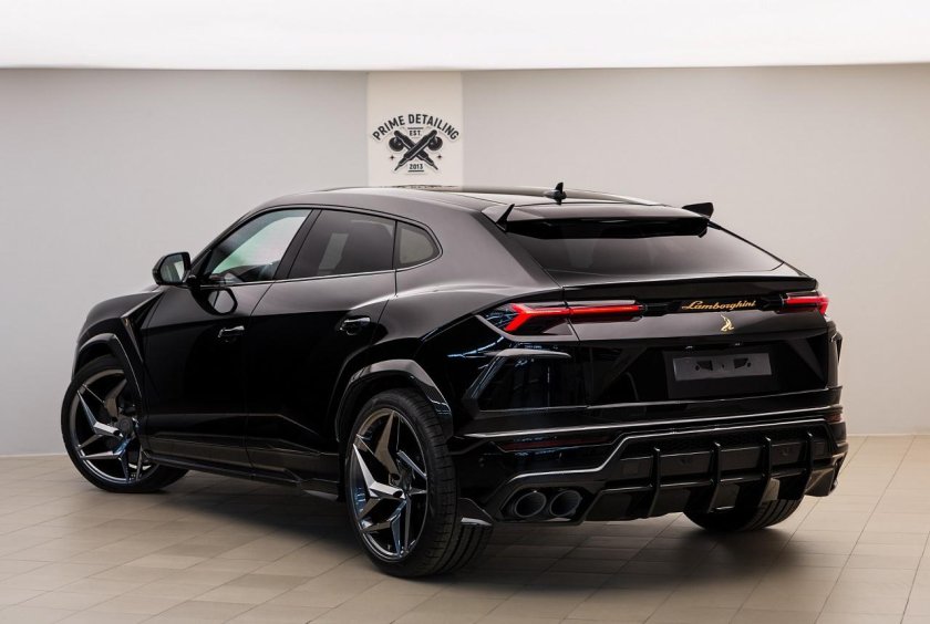 Ламборгини урус черная