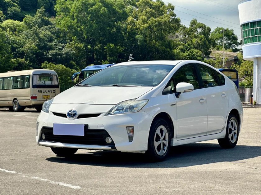 Toyota prius iii рестайлинг (xw30) 2012