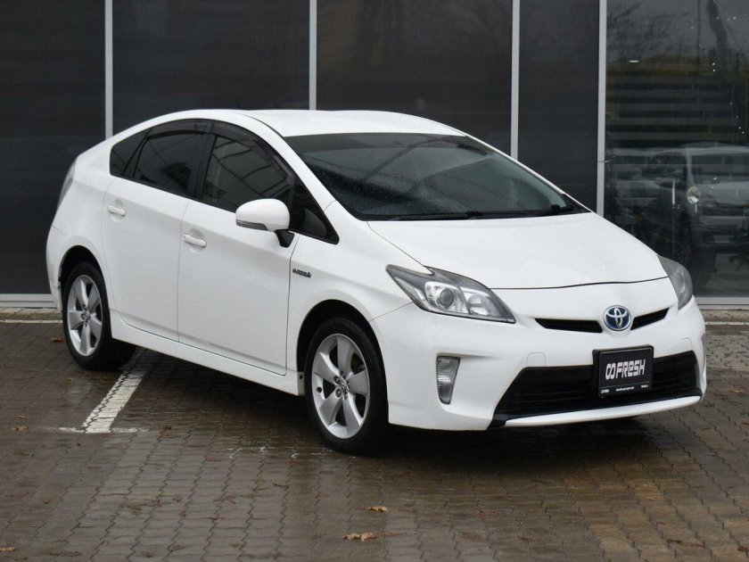 Toyota Prius 2015 года