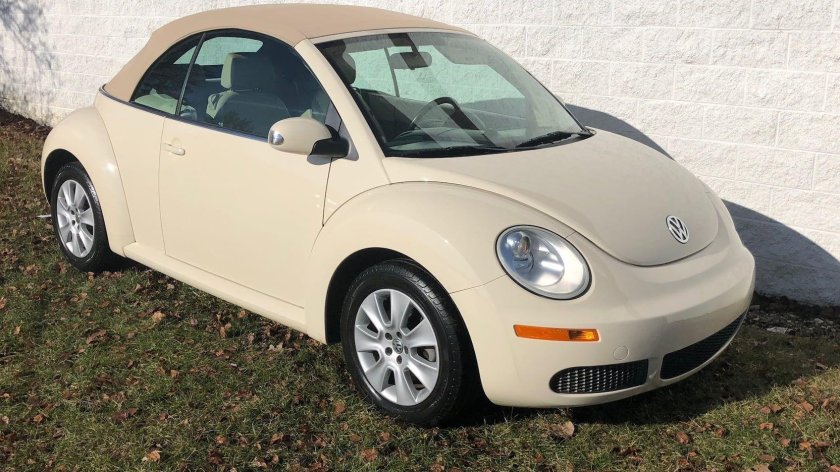 Volkswagen Beetle Convertible (2009)