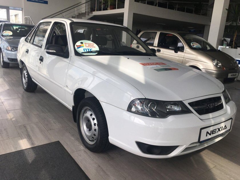 Машина Daewoo Nexia 2015