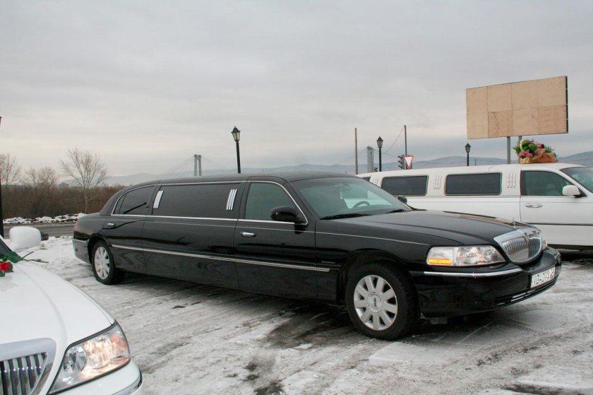 Линкольн Таун кар лимузин