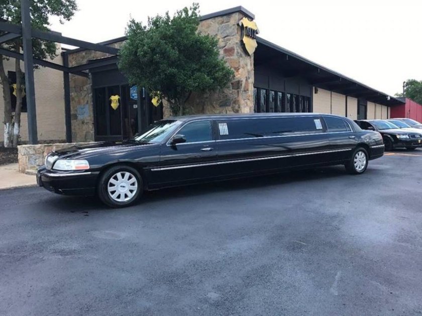 Линкольн Таун кар лимузин