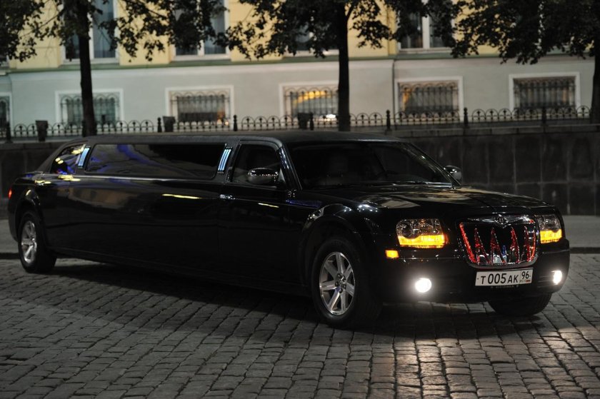 Chrysler 300c лимузин
