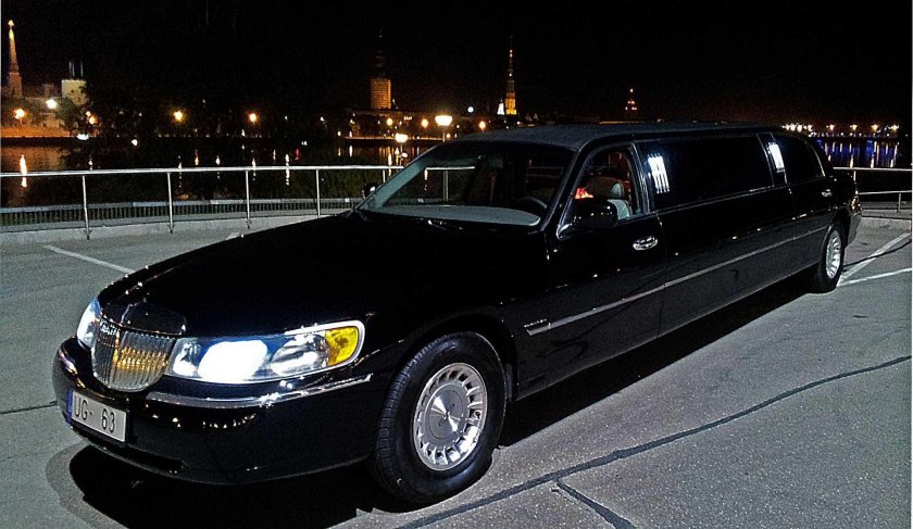 Линкольн лимузин 2000