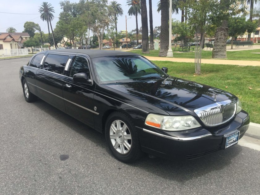 Lincoln Town car лимузин 2004