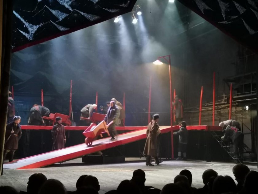 Запасной аэродром спектакль