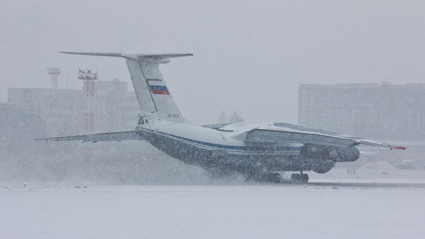 Самолет зимой