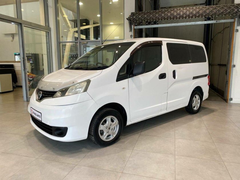 Ниссан нв 200