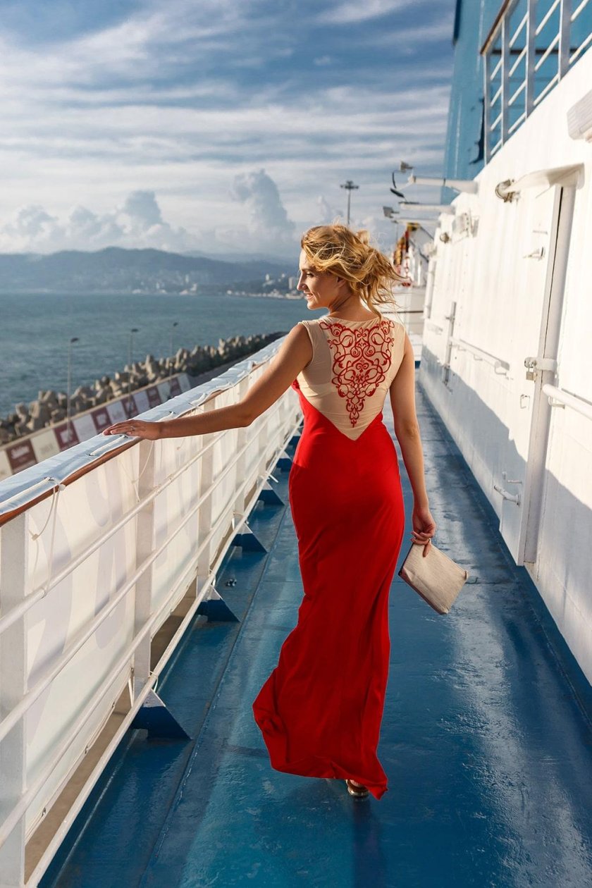 Красивые девушки на круизном лайнере