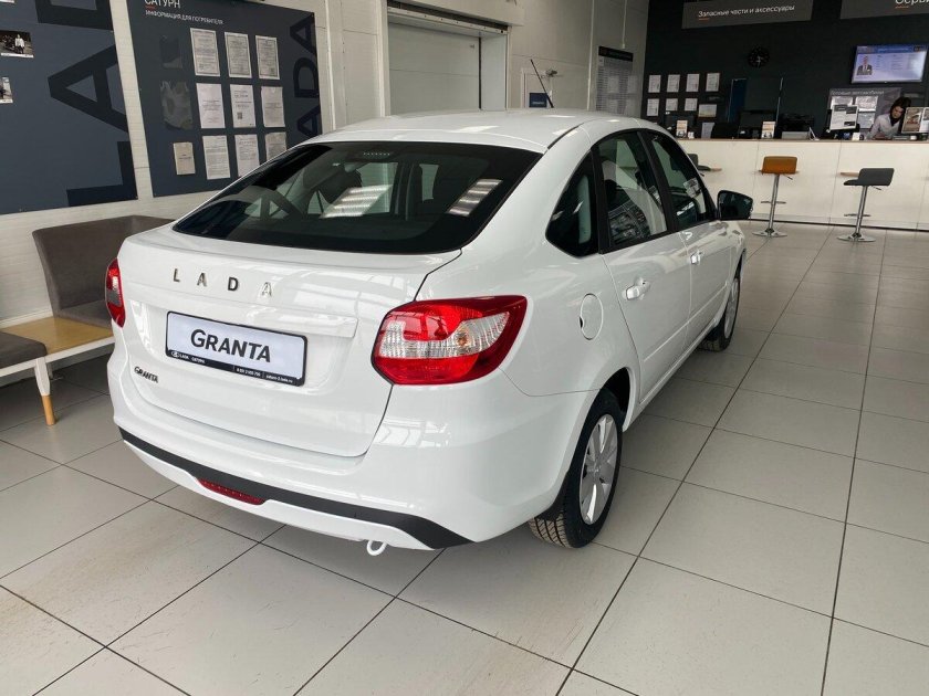 Гранта хэтчбек 2023