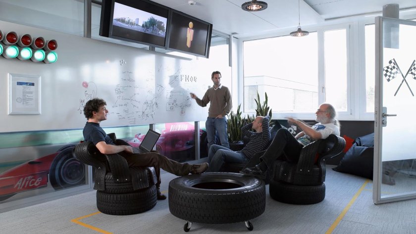 Комната ожидания в автосервисе