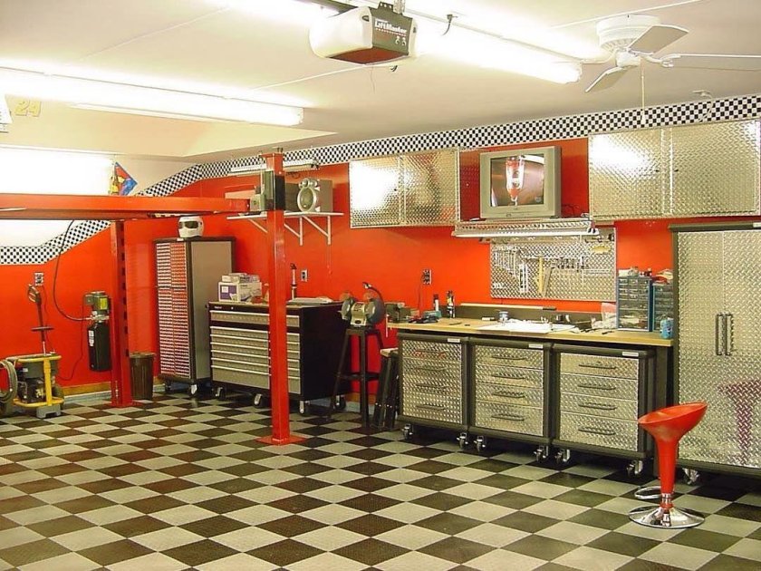 Интерьер гаража