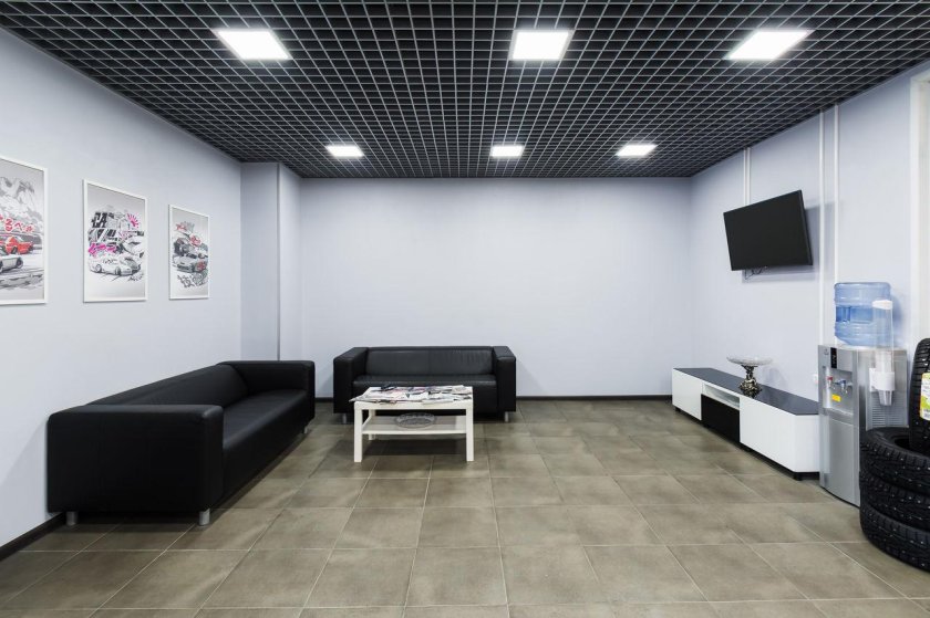 Комната ожидания в автосервисе