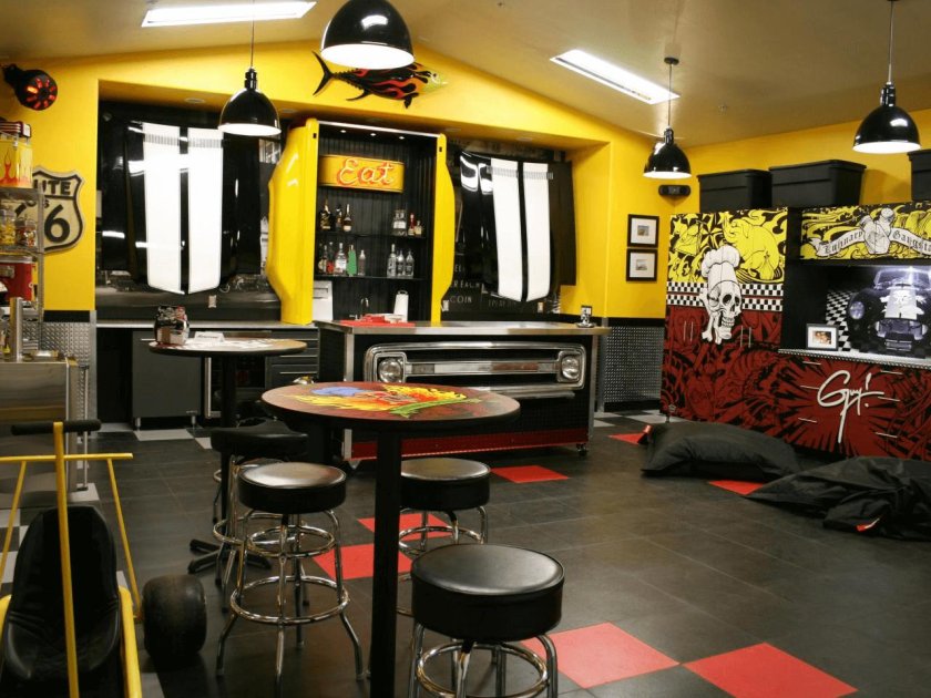 Кафе в стиле гараж