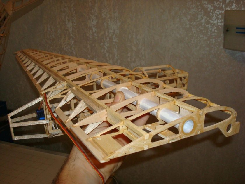 Нервюра крыла самолета