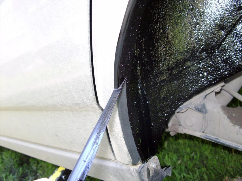 Герметик заднего крыла Веста