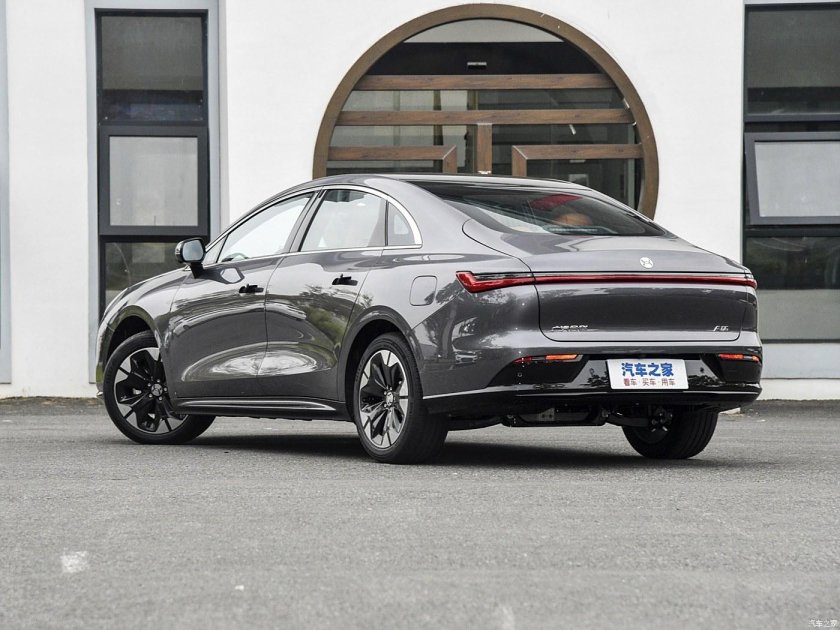 Китайские седаны 2016