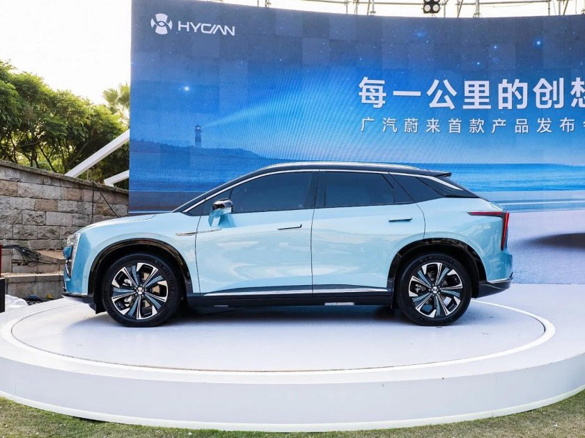 Китайский электро кроссовер