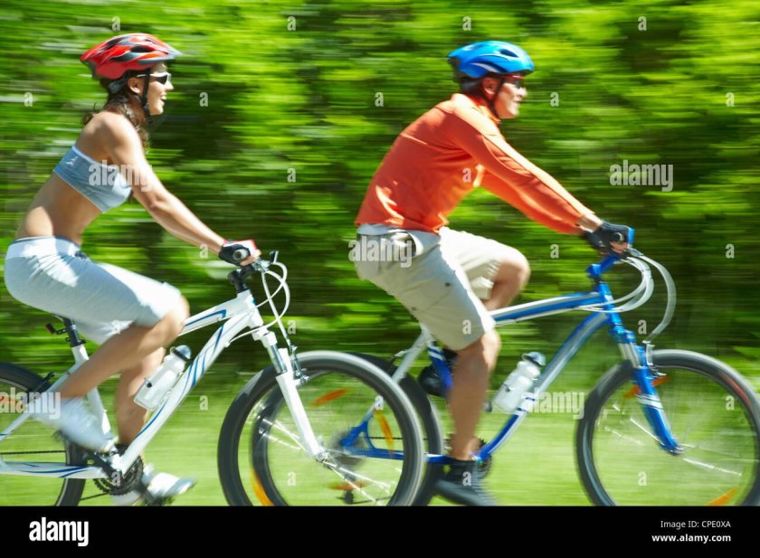 Два велосипедиста на одном велосипеде