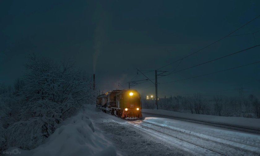 Зимний ночной поезд