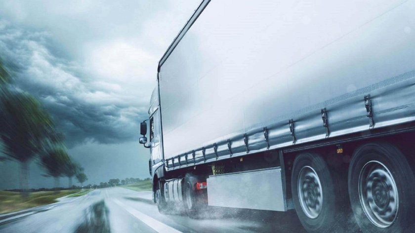 Фура в движении