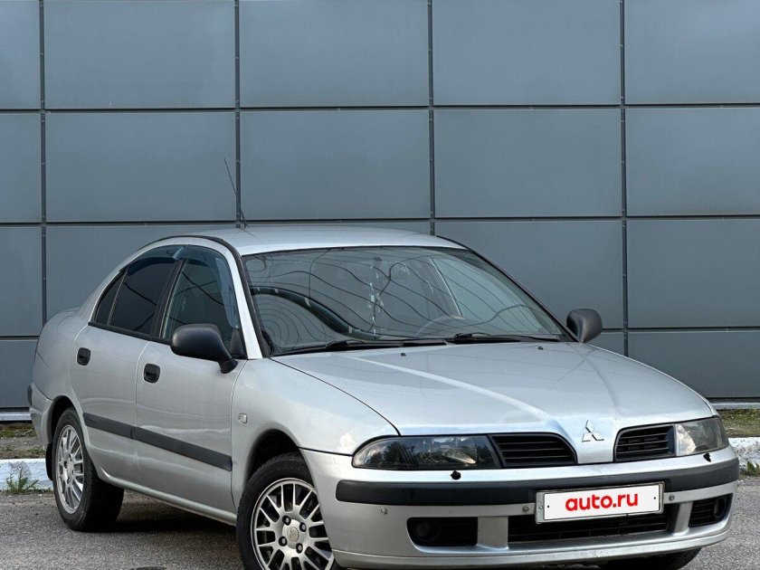 Мицубиси каризма 2003 седан