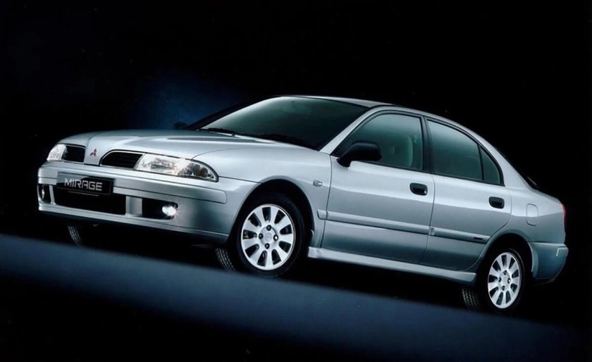 Mitsubishi carisma 2000 седан