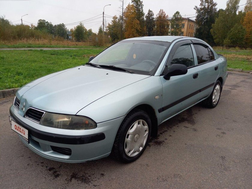 Митсубиси каризма 2002 лифтбек