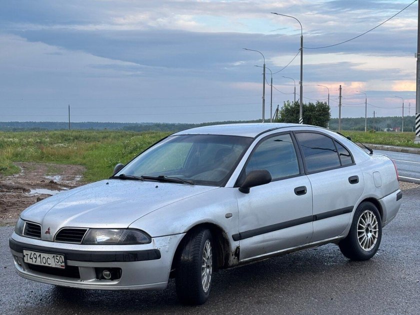 Мицубиси каризма 2003 седан