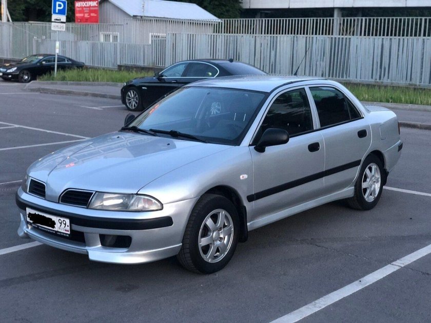 Митсубиси Каризма 1999