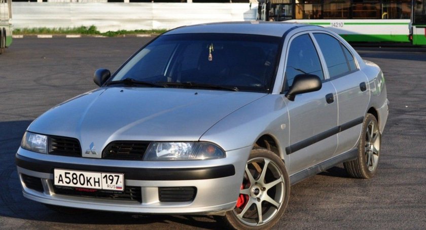 Мицубиси Каризма 2003