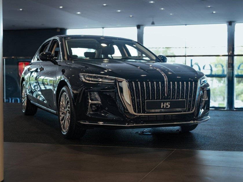 Чёрный Hongqi h5