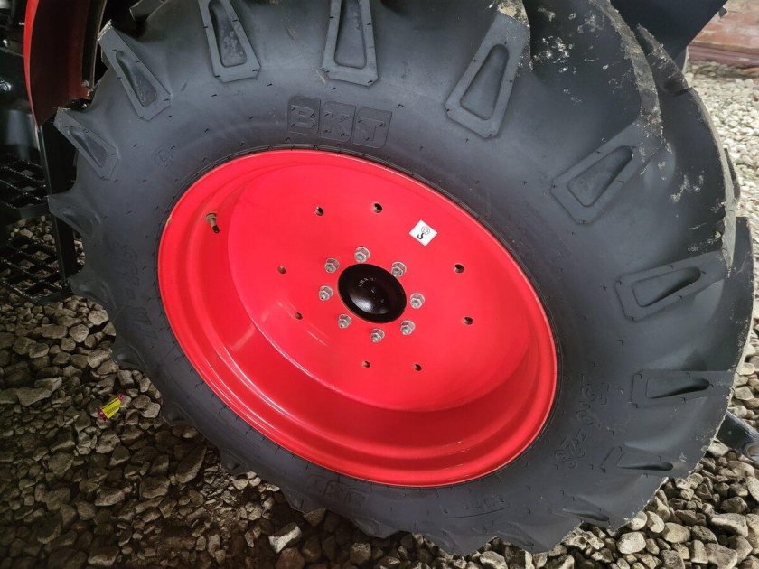 Колесный трактор