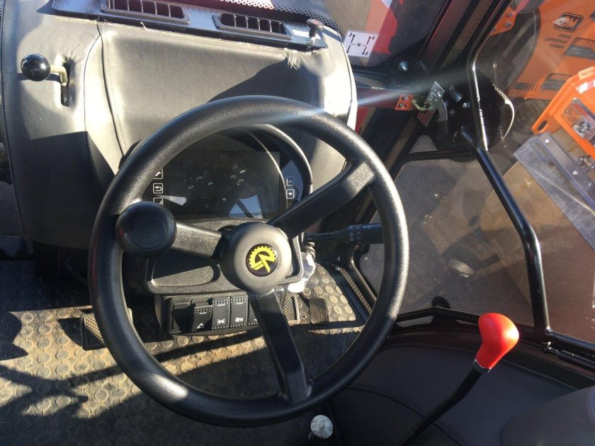 Кабина трактора