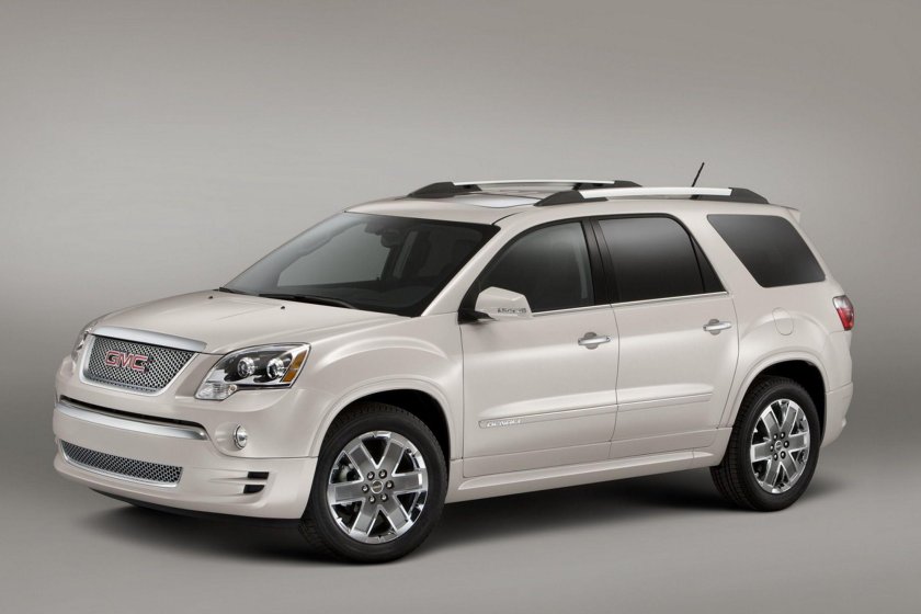 Машина GMC Acadia