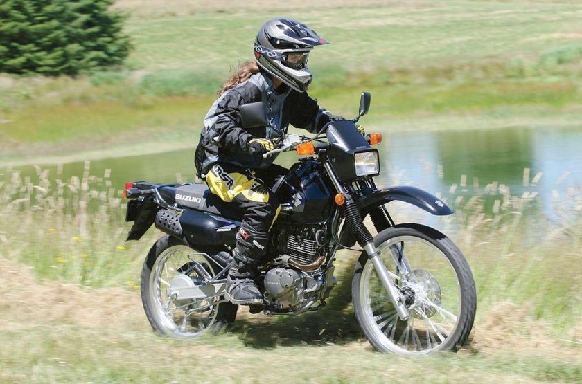 Suzuki DF 200 мотоцикл