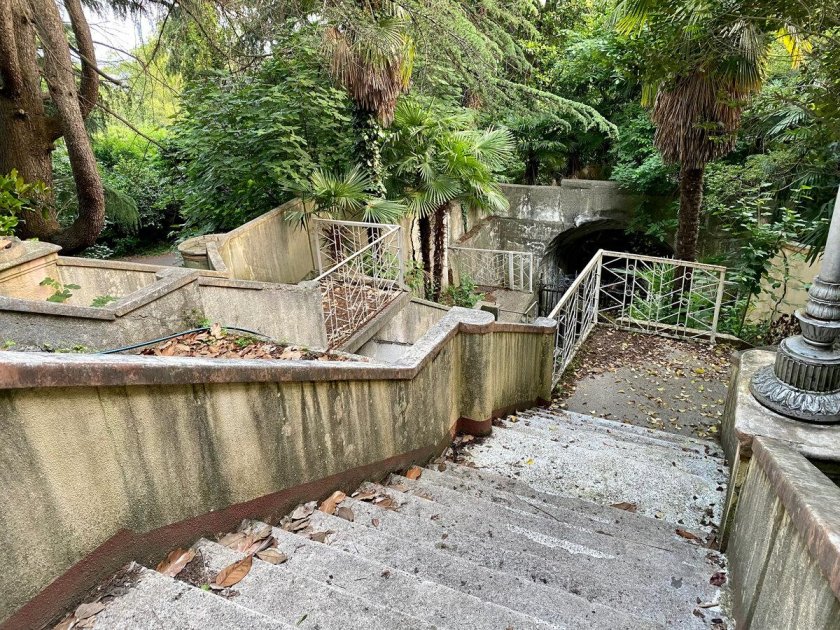 Заброшенный санаторий Орджоникидзе Сочи