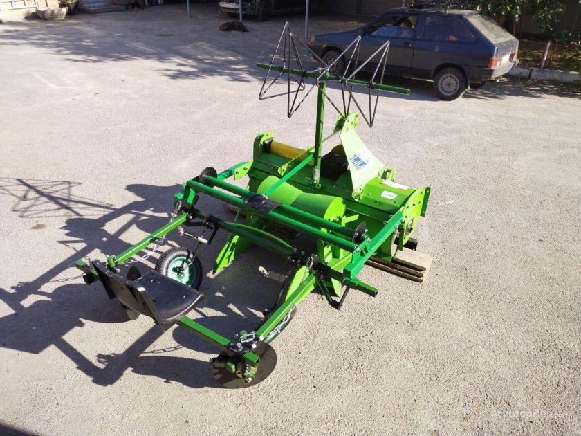 Японский пленкоукладчик грядообразователь