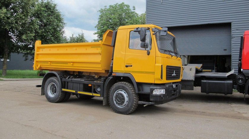 МАЗ-555025