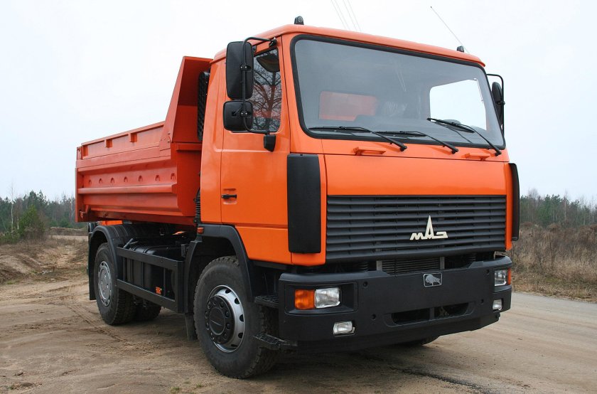 Грузовик МАЗ 5550 самосвал