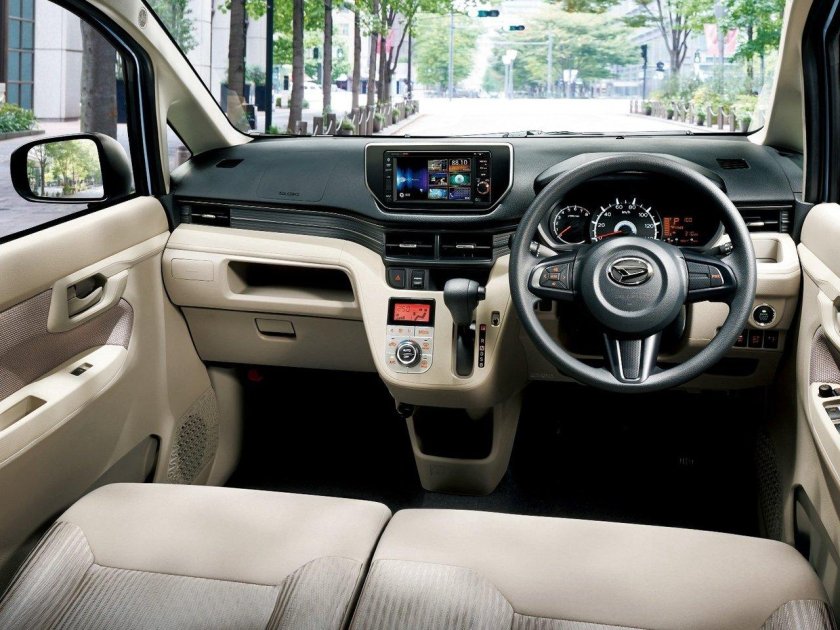 Daihatsu move Custom 2017 салон