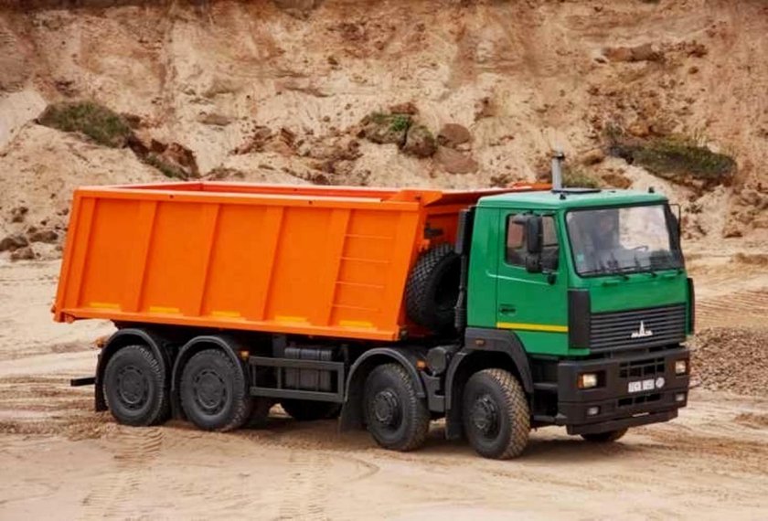 МАЗ четырехосный самосвал