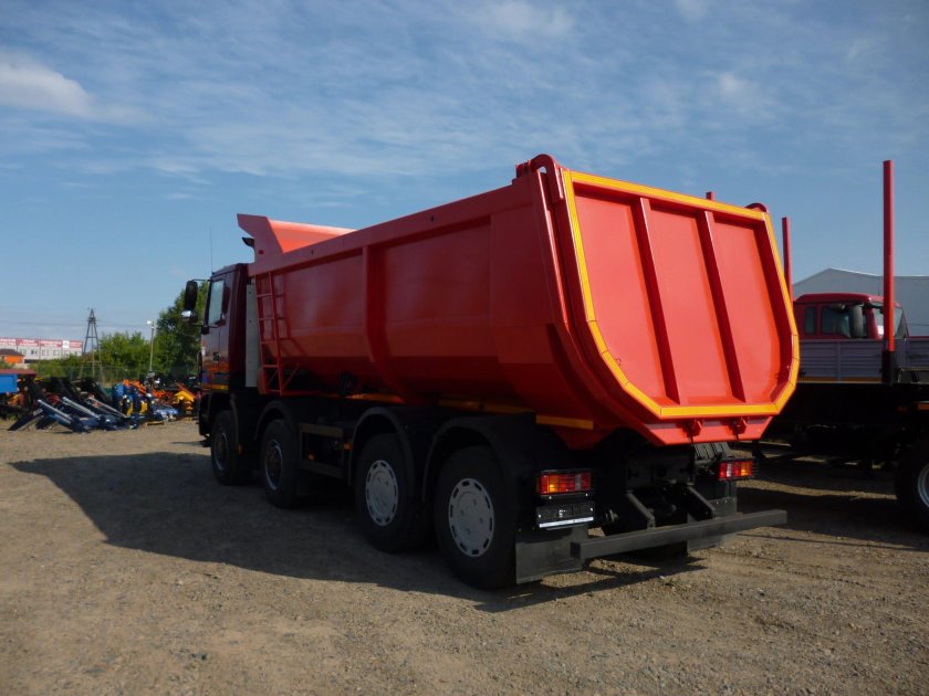 МАЗ 4 осный самосвал