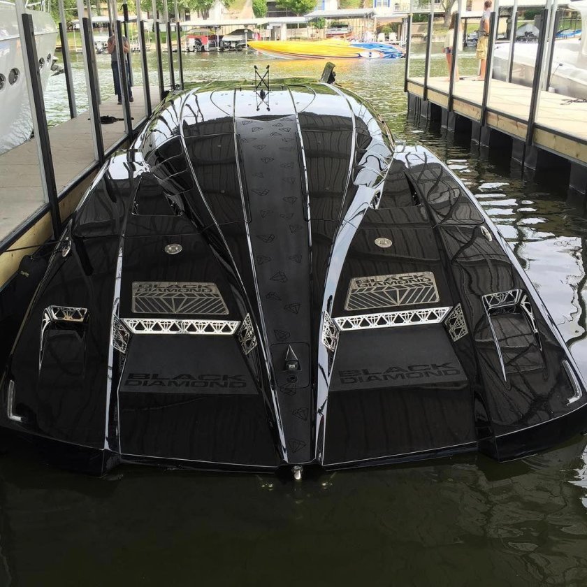 Катер Black Diamond