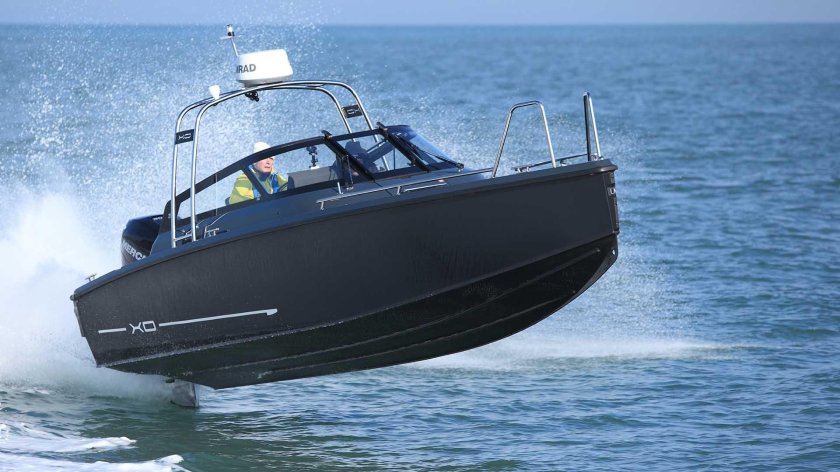 Моторный катер xsr48.