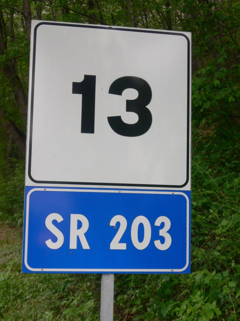 Километровый знак