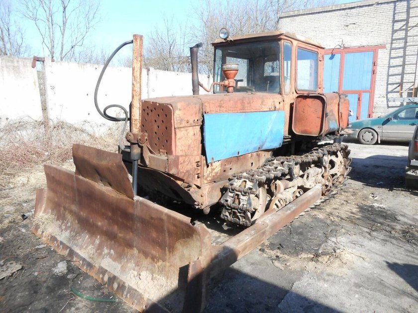 Гусеничный трактор дт75 бульдозер