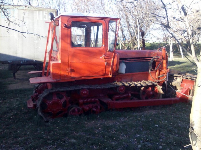 Трактор гусеничный дт 75