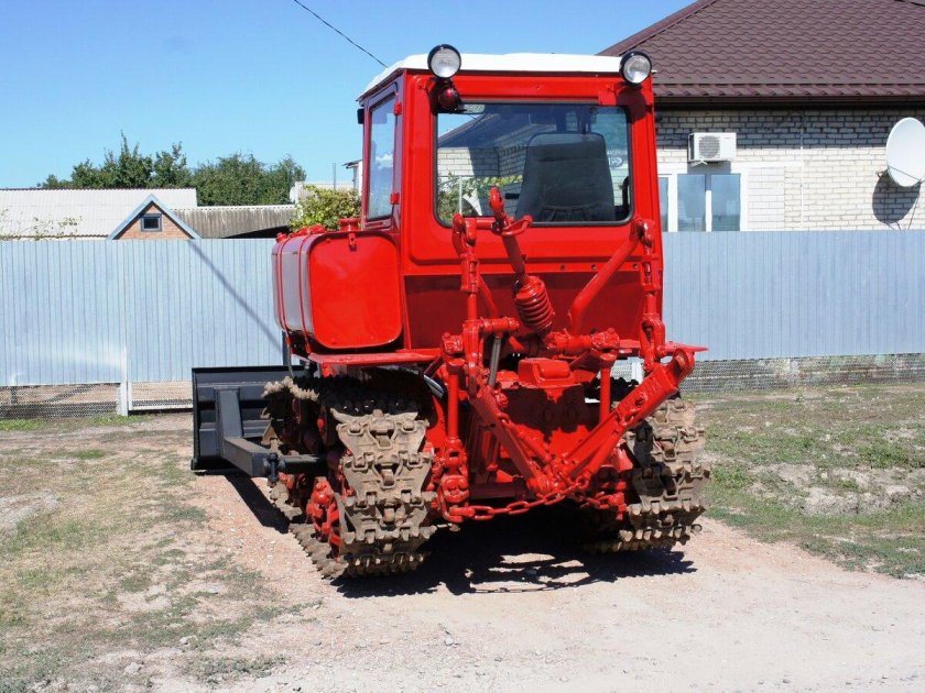 Гусеничный трактор дт75 бульдозер